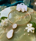 Elegante Juego de collar y arete para mujer con baño de oro.