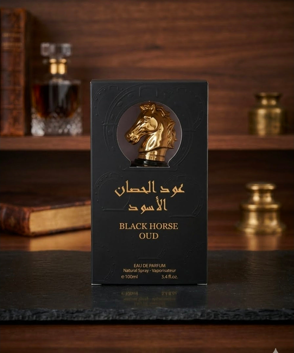 Black Horse Oud de Al-Rehab (o versiones árabes similares inspiradas en este estilo) es una fragancia masculina que destaca por una mezcla equilibrada de frescura cítrica y una base profundamente cálida y amaderada. Inspiración.