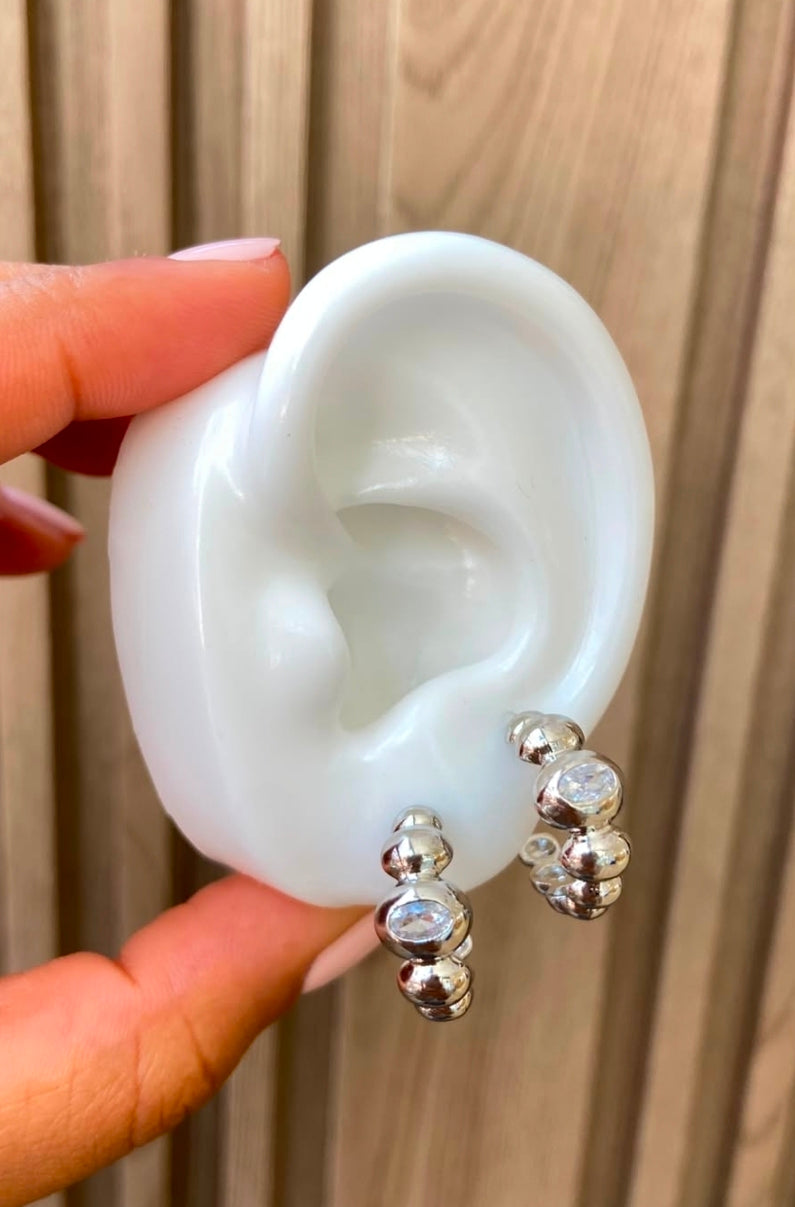 Argollas platiadas variadas muy bonitas $95 pesos cada unas debe escribir para decir cual vas a comprar.