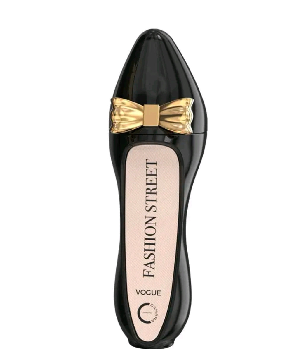 Fashion Street Vogue de Camara Perfumes es un Eau de Parfum de 100 ml,  diseñado exclusivamente para mujeres. Es un aroma de la familia Floral Gourmand, ideal para mujeres que disfrutan de combinaciones dulces, sensuales y cremosas. 100 % Original.