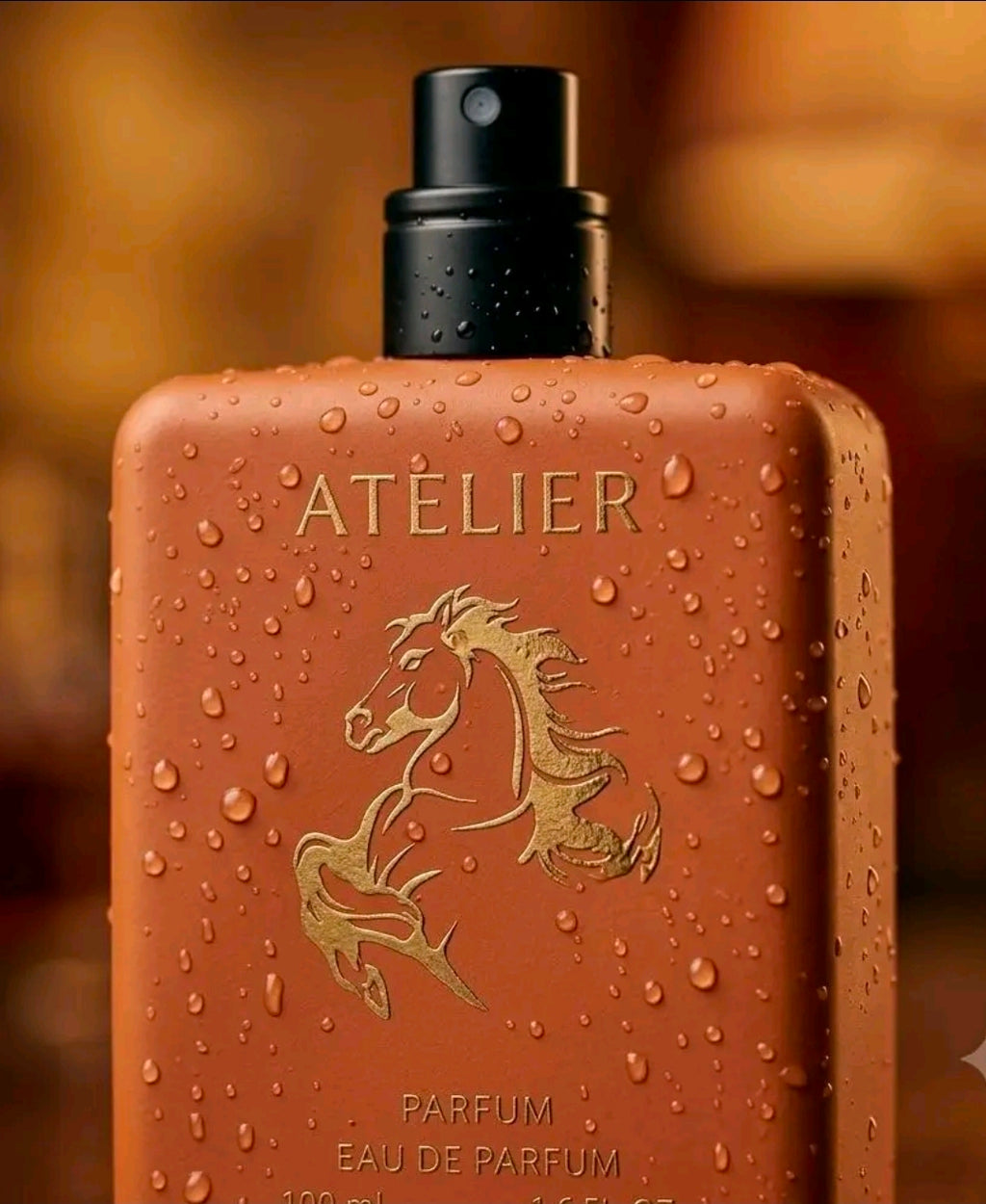 Atelier de Camara Perfumes.Es un aroma ideal para climas frescos, noches o citas formales debido a su proyección acogedora y su densa estela de vainilla especiada. 100% Original