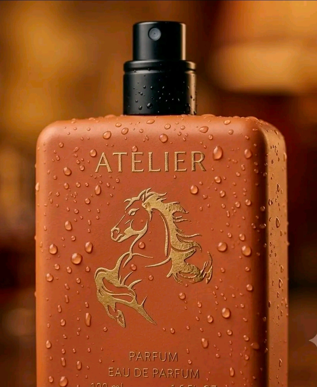 Atelier de Camara Perfumes.Es un aroma ideal para climas frescos, noches o citas formales debido a su proyección acogedora y su densa estela de vainilla especiada. 100% Original