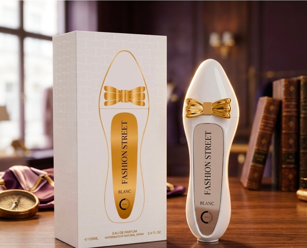 Fashion Street Blanc (Eau de Parfum para mujer, 100 ml) .      Es una fragancia versátil, sofisticada y limpia, ideal para el uso diario o para salidas especiales donde se busque proyectar delicadeza y elegancia. 100% Original.