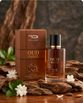Tom & Darin Oud Wood Eau de Parfum, una fragancia de inspiración oriental amaderada diseñada como un tributo accesible al clásico perfil olfativo de las maderas nobles.El centro de la fragancia revela la cremosidad del sándalo. Inspiración