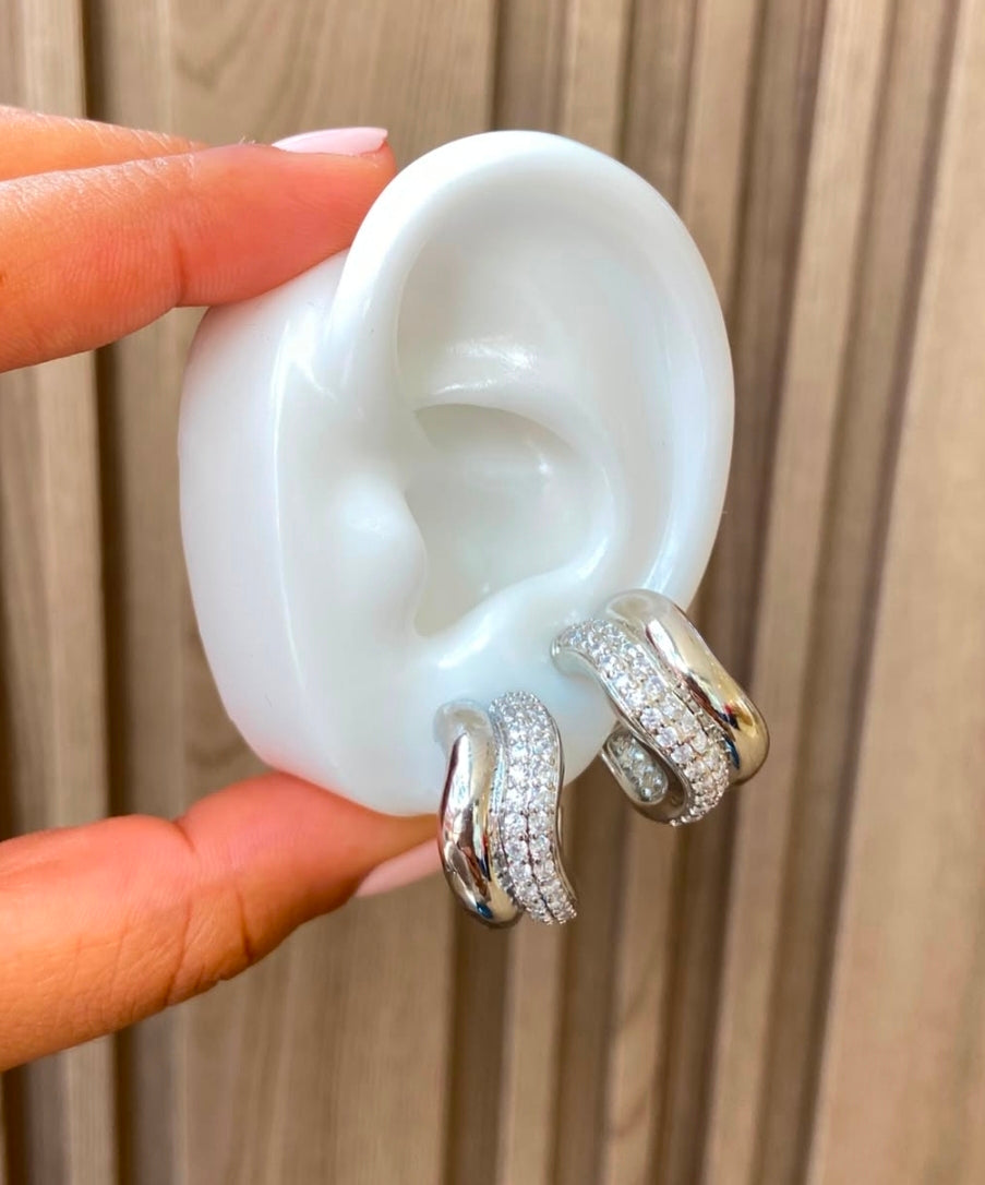 Argollas platiadas variadas muy bonitas $95 pesos cada unas debe escribir para decir cual vas a comprar.