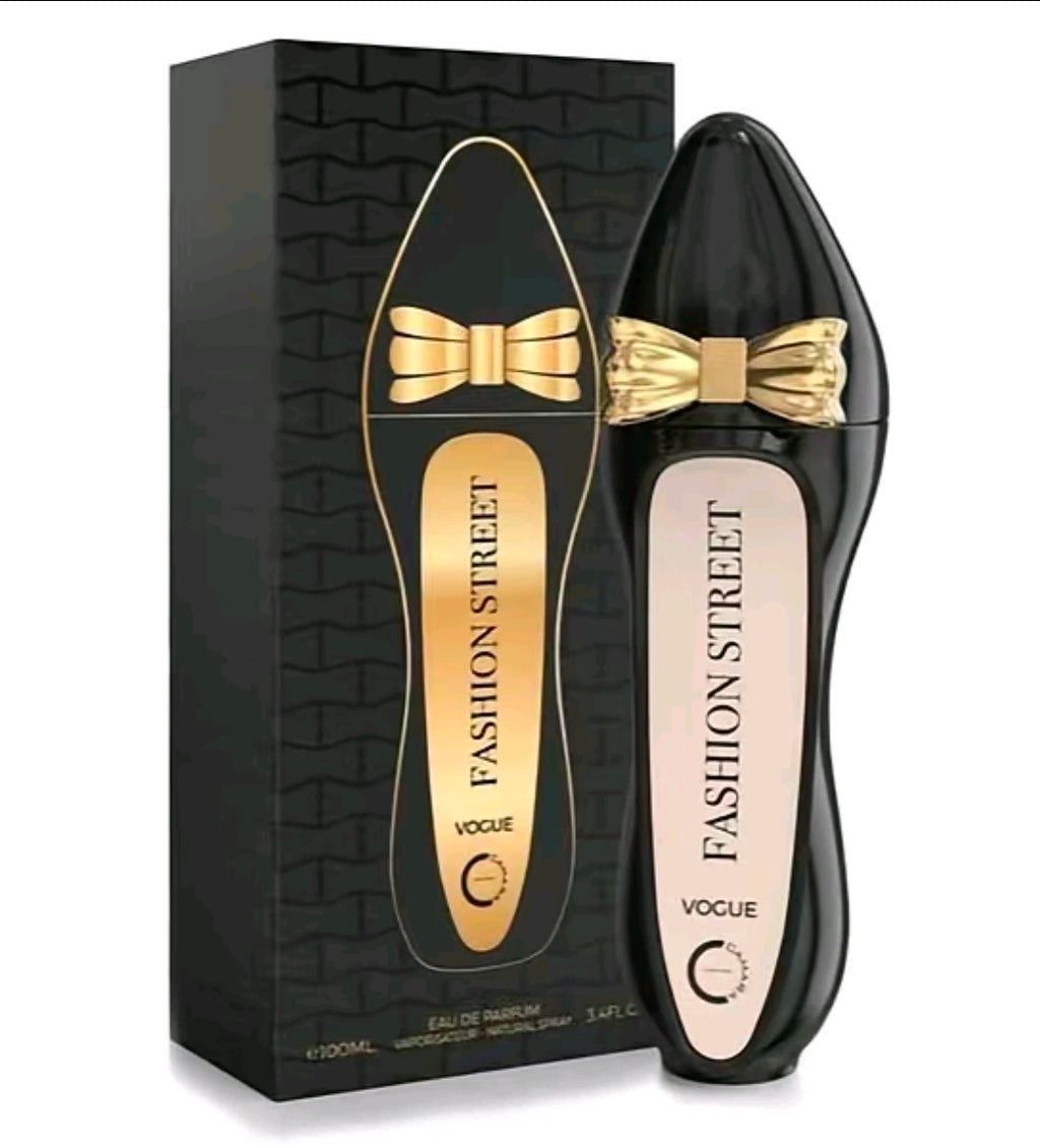 Fashion Street Vogue de Camara Perfumes es un Eau de Parfum de 100 ml,  diseñado exclusivamente para mujeres. Es un aroma de la familia Floral Gourmand, ideal para mujeres que disfrutan de combinaciones dulces, sensuales y cremosas. 100 % Original.
