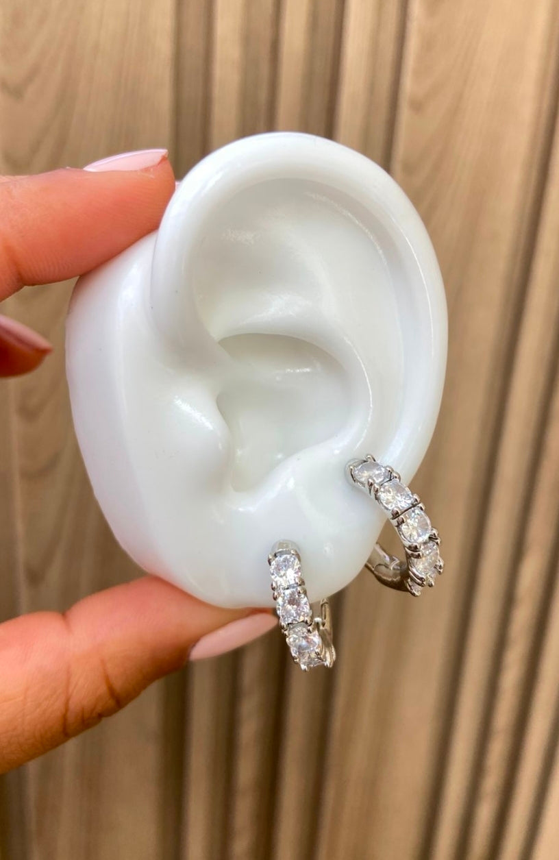 Argollas platiadas variadas muy bonitas $95 pesos cada unas debe escribir para decir cual vas a comprar.