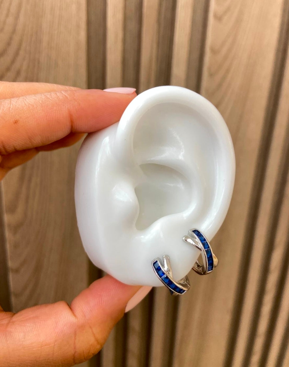 Argollas platiadas variadas muy bonitas $95 pesos cada unas debe escribir para decir cual vas a comprar.