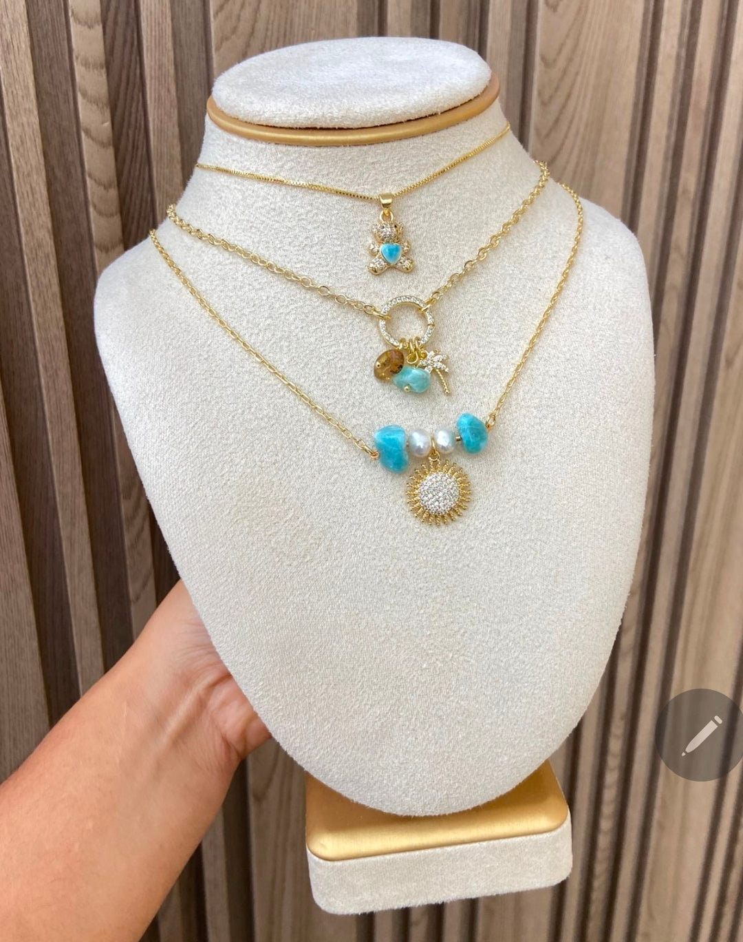 Cadenas con baño de oro y larimar. Con dije de osito $775, con dije de larimar, amba y mata de coco $550, con dije de Sol $550 ♥️Gracias por su compra.