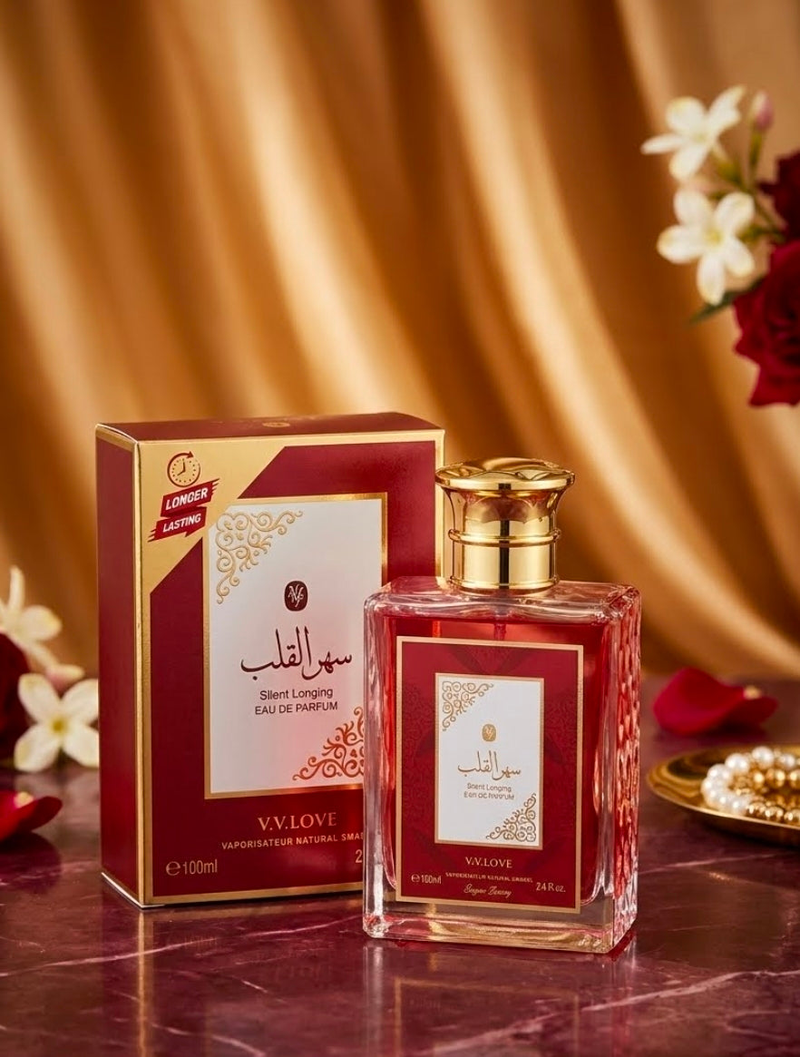 V.V. Love, específicamente el perfume Silent Longing (que es una inspiración directa del aroma de Ameerat Al Arab de Asdaaf), posee una familia olfativa oriental, cálida y especiada con acordes florales y dulces. Inspiración.