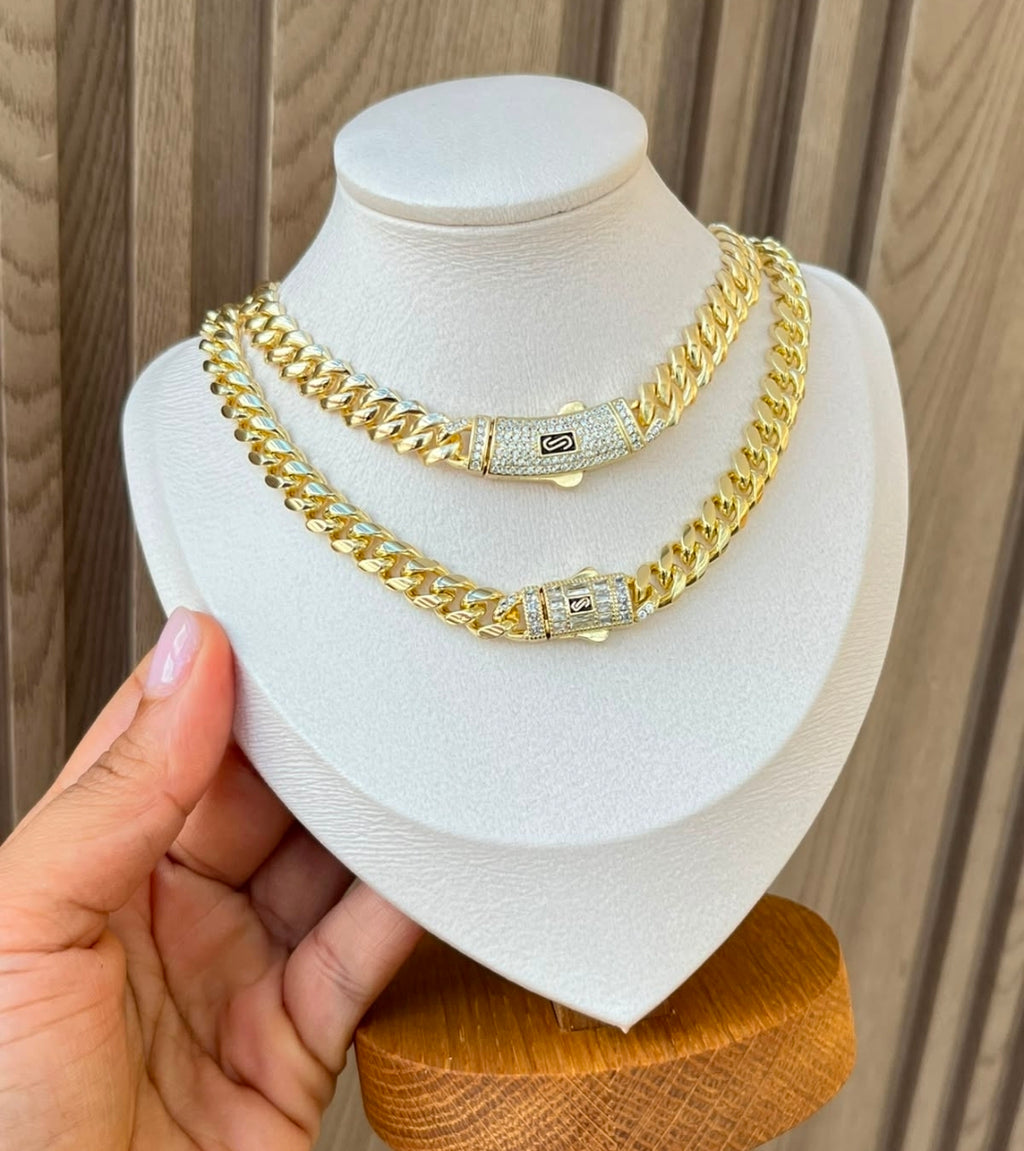 Collares 45cm con baño de oro $1350 cada uno.