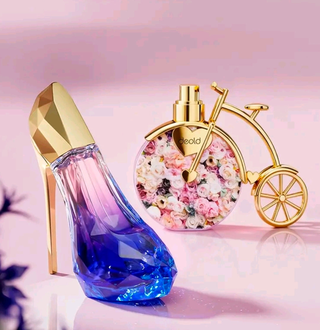 Son una fragancia de la familia floral-amaderada y frutal. Tiene un carácter suave, limpio, fresco y romántico, ideal para el uso diario. 2 perfumes. Inspiración