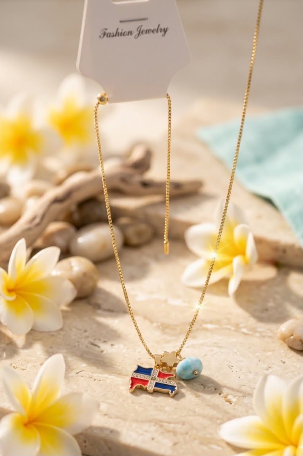 Cadena para mujer con baño de oro y larimar.