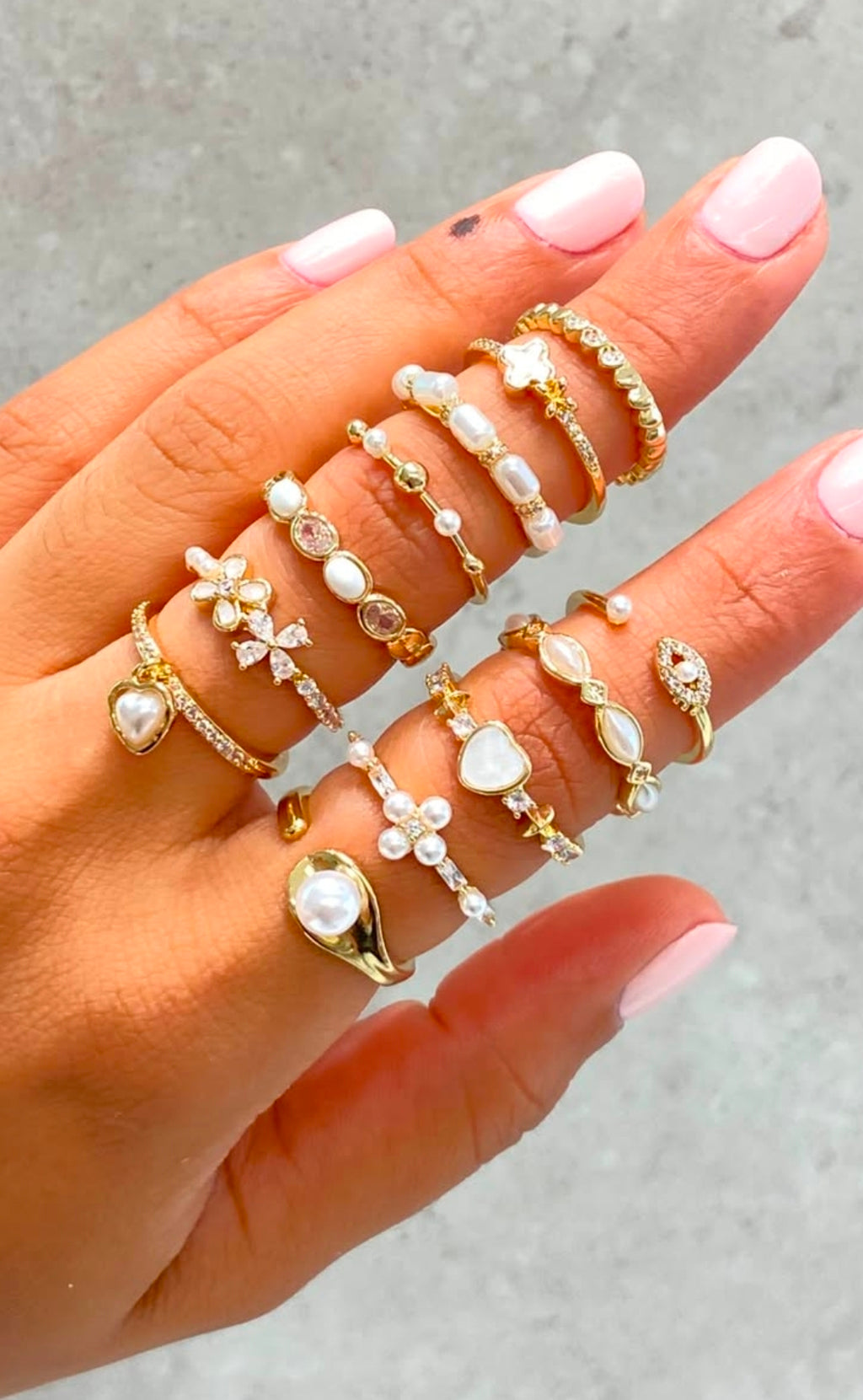 Variedades de anillo todo size con baño de oro, escribir para decir cual va a comprar, va a recibir uno por $280.          Gracias por su compra.