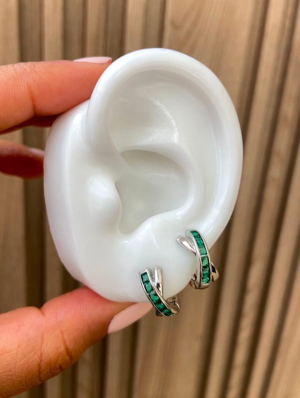 Argollas platiadas variadas muy bonitas $95 pesos cada unas debe escribir para decir cual vas a comprar.