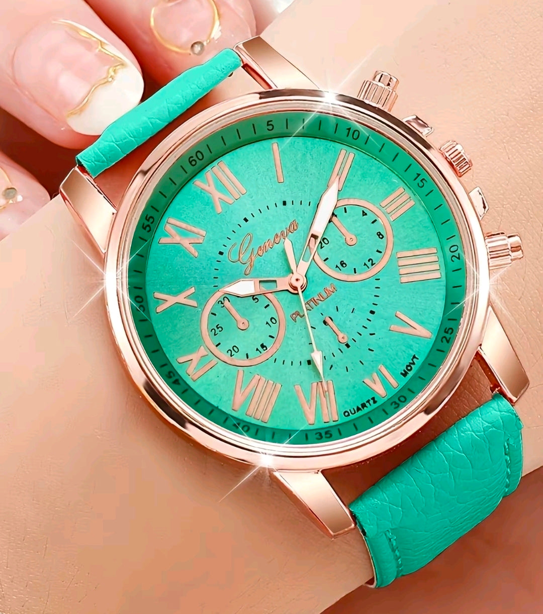 12 relojes analógicos para mujer. Estos colores son neutros y combinan con el 90% de tu clóset. Llévalos cuando uses ropa formal, vestidos de noche o sacos de trabajo.
