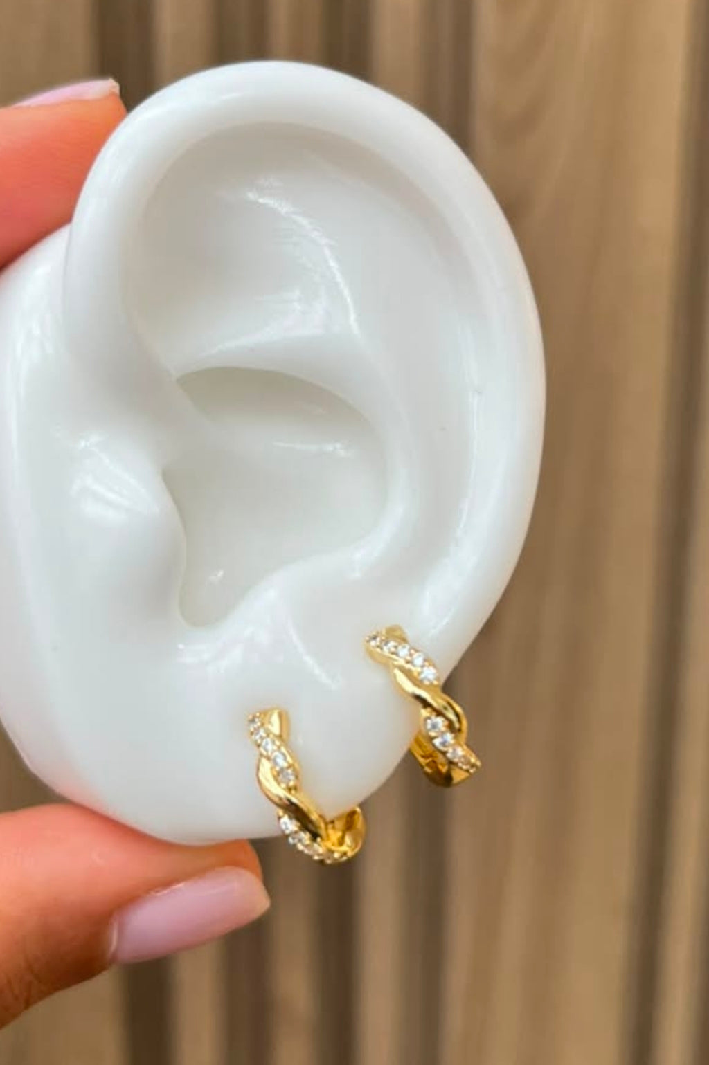 Argollas pequeñas con baño de oro. $290 cada una