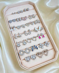Aretes platiados muy variados $95 pesos cada una y bonitos. Debe escribir para decir cual va a comprar. Solo va a recibir una si paga $95.