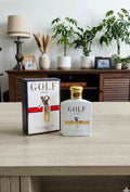 Golf Club Eau de Parfum de 100 ml.Es una fragancia de carácter limpio, deportivo y fresco. Notas cítricas brillantes y manzana verde, evolucionando hacia un corazón aromático y herbal con un fondo predominantemente amaderado y almizclado. Inspiración.
