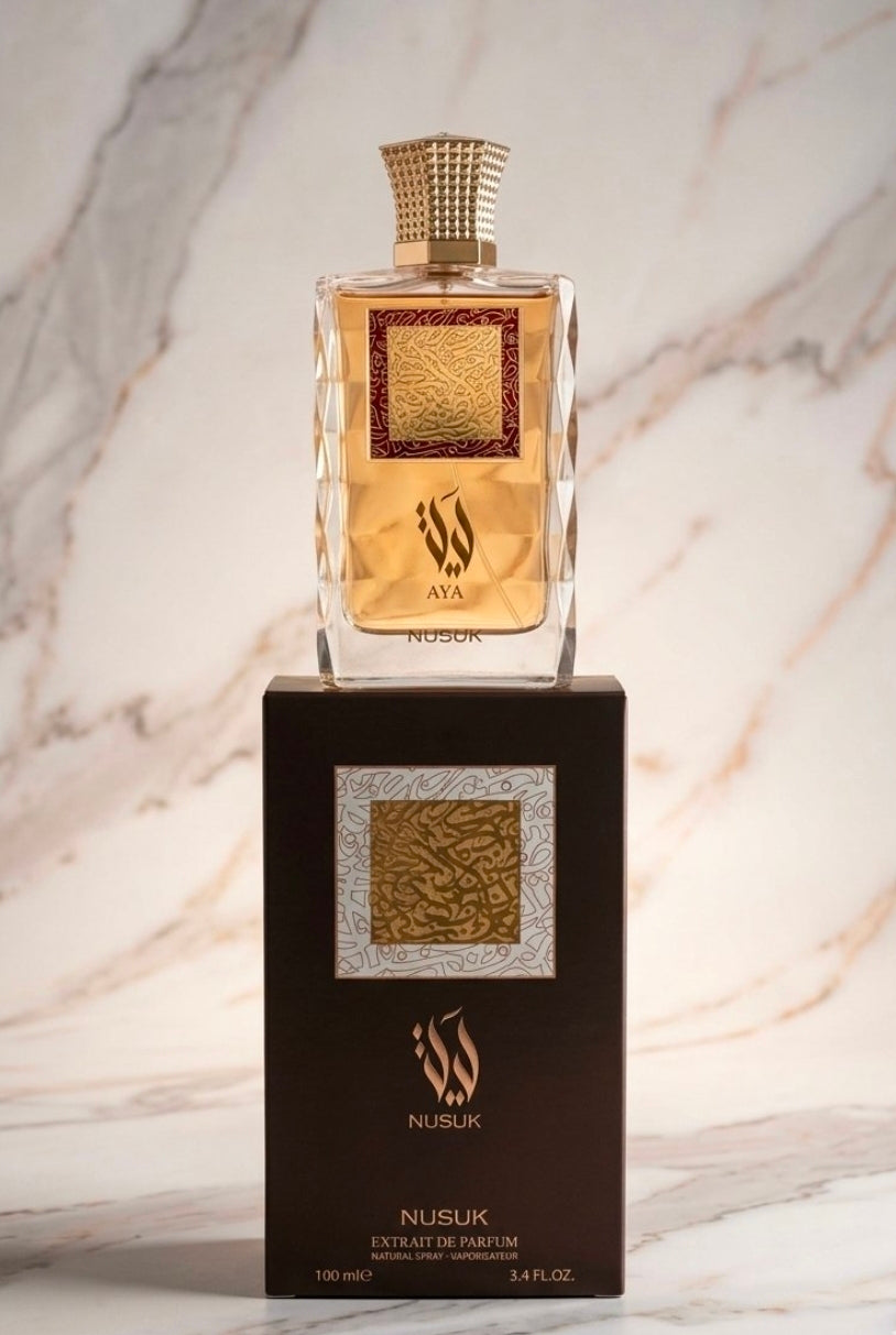 Aya" de la marca Nusuk, un extracto de perfume de 100 ml (3.4 Fl. Oz.)Notas, Bergamota de Calabria y Bergamota siciliana (aportan una vibrante frescura cítrica).Lavanda y Jazmín (añaden una elegancia floral clásica y limpia).100% Original