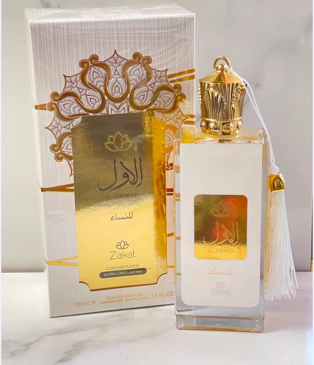 Al Awwal Nisae de la casa Zakat Zoghbi Parfums. Abre con notas vibrantes de bergamota y limón, dando paso a un cuerpo con matices frescos y florales. Es una fragancia limpia y refinada con excelente fijación.