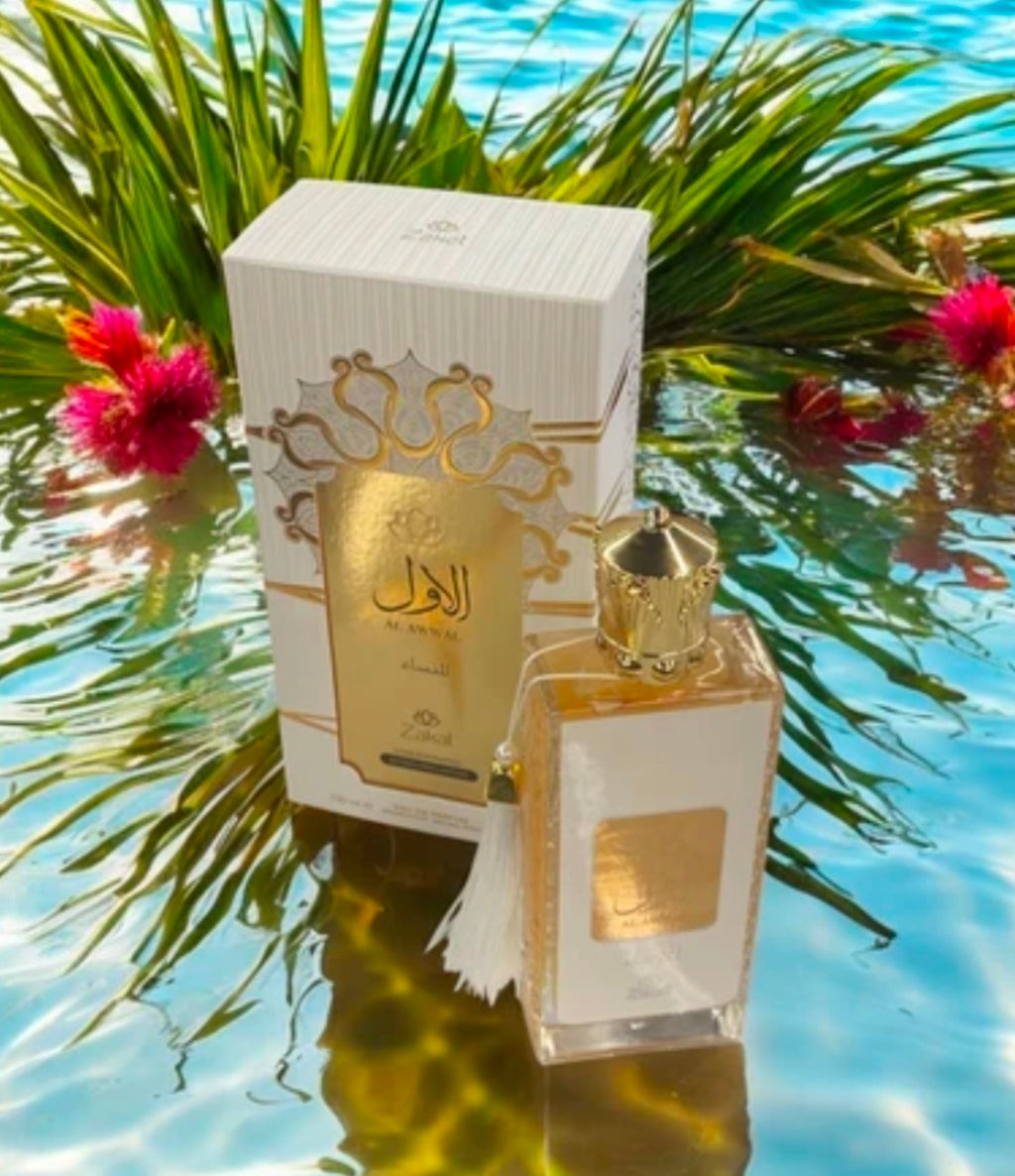 Al Awwal Nisae de la casa Zakat Zoghbi Parfums. Abre con notas vibrantes de bergamota y limón, dando paso a un cuerpo con matices frescos y florales. Es una fragancia limpia y refinada con excelente fijación.