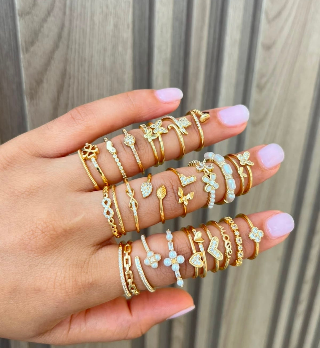 Anillos con baño de oro. Anillos hermosos y súper femeninos 💍💕
Dale un toque elegante y delicado a tu look con estos diseños 😍
💖 Diferentes estilos y colores
✨ Perfectos para combinar
🎁 Ideales para regalar