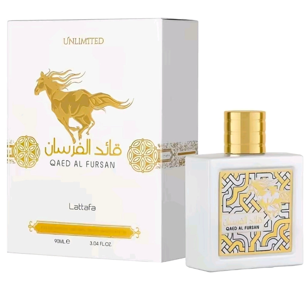 Qaed Al Fursan Unlimited es una fragancia radiante, cremosa y profundamente adictiva. Considerada una obra maestra unisex de la perfumería árabe, este perfume evoca la frescura de una playa exótica combinada con una dulzura lujosa y limpia.