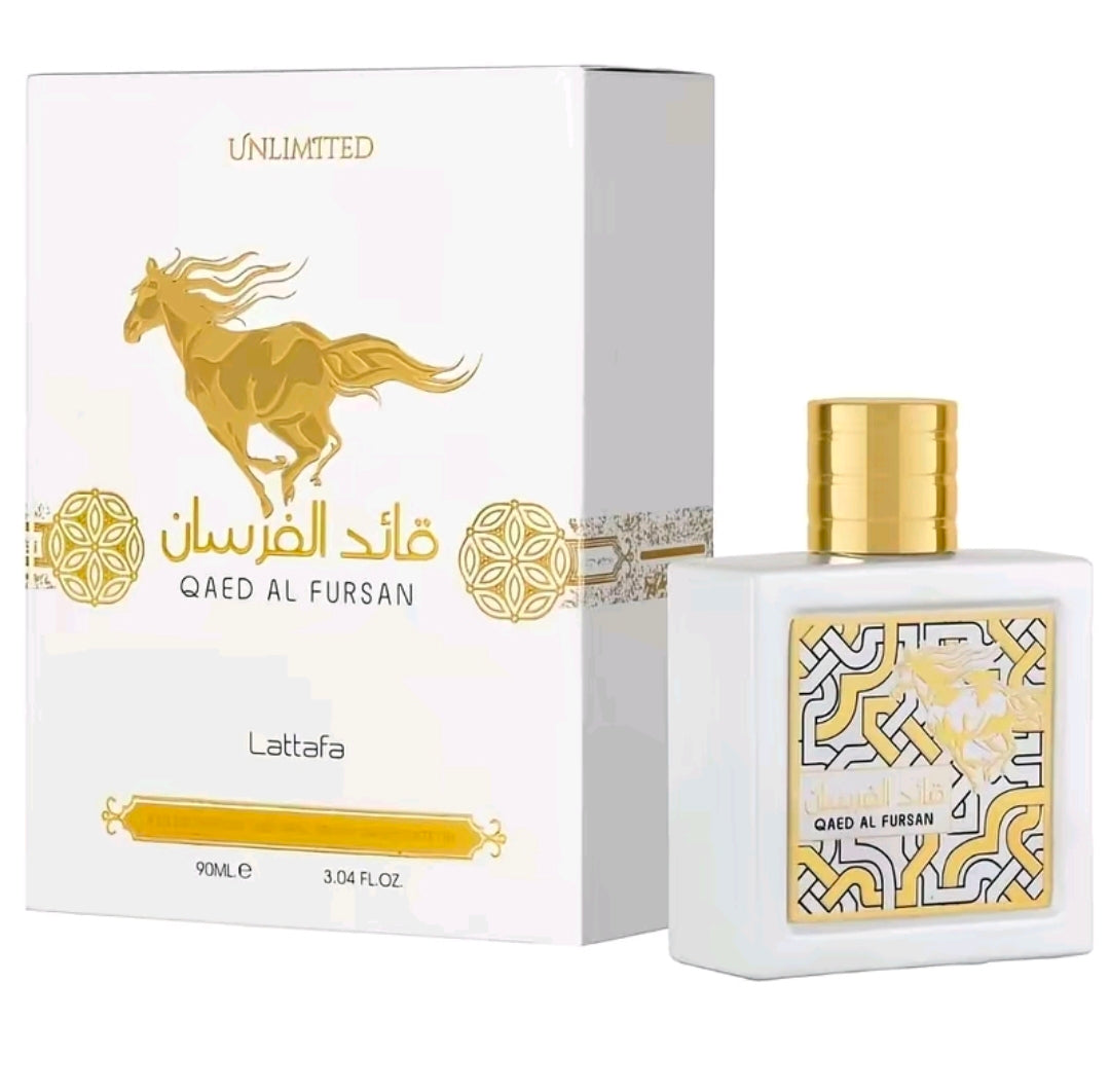 Qaed Al Fursan Unlimited es una fragancia radiante, cremosa y profundamente adictiva. Considerada una obra maestra unisex de la perfumería árabe, este perfume evoca la frescura de una playa exótica combinada con una dulzura lujosa y limpia.