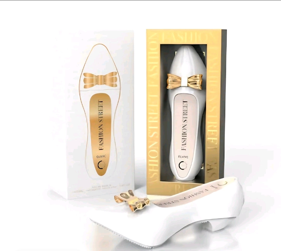 Fashion Street Blanc (Eau de Parfum para mujer, 100 ml) .      Es una fragancia versátil, sofisticada y limpia, ideal para el uso diario o para salidas especiales donde se busque proyectar delicadeza y elegancia. 100% Original.