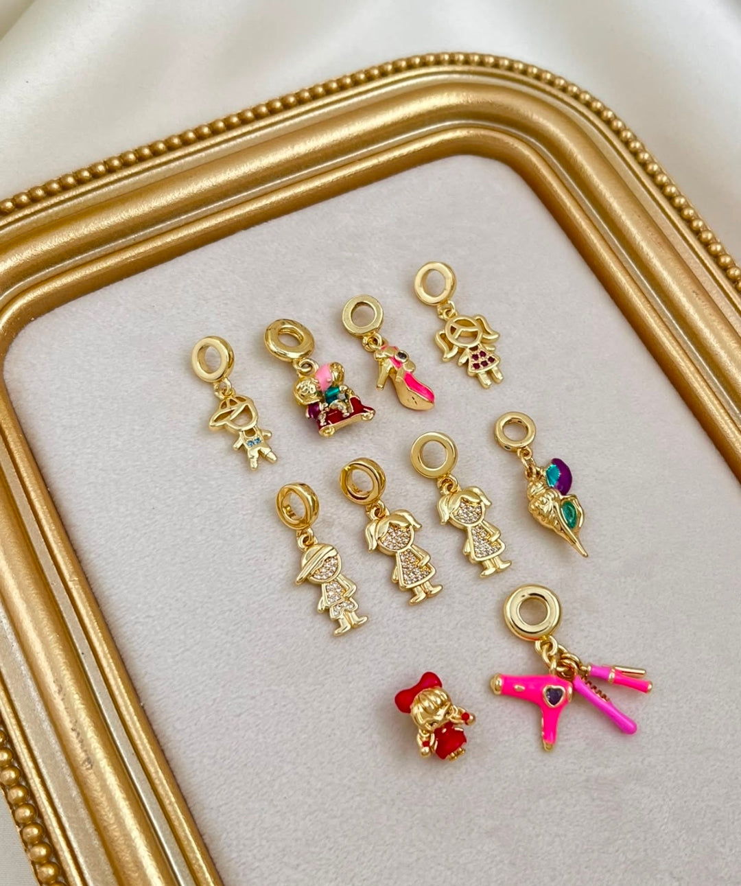 Variedades de charms con baño de oro... pide lo antes se agote✨️$180 cada uno🫶🤍