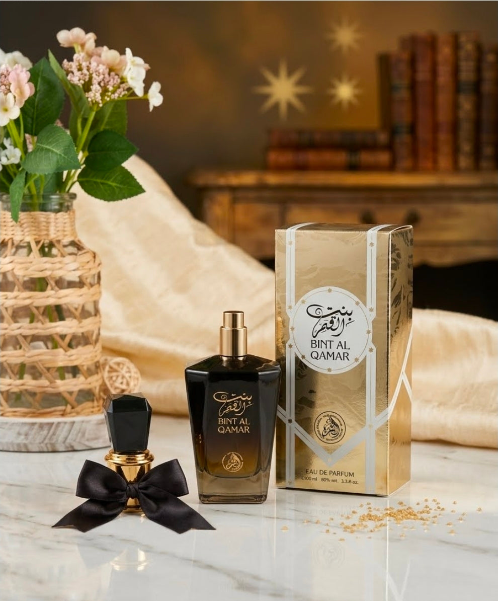 El perfume Bint Al Qamar es una fragancia unisex.En la perfumería árabe es muy común que las fragancias no tengan un género, ya que se enfocan en la riqueza de las maderas, las especias y las notas dulces que se adaptan bien a cualquier piel. Inspiración