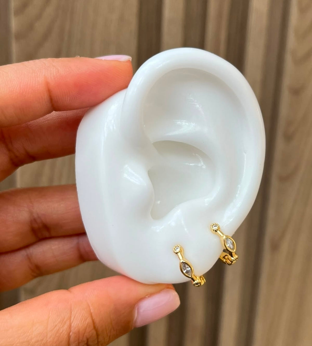 Argollas pequeñas con baño de oro. $290 cada una