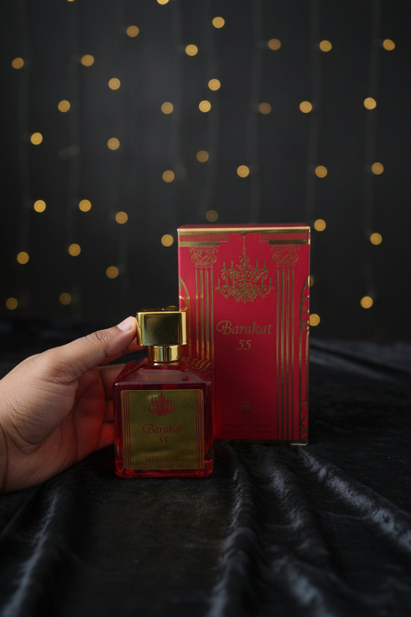 Barakat 55. Es una fragancia unisex muy popular que pertenece al mundo de la perfumería de inspiración árabe.