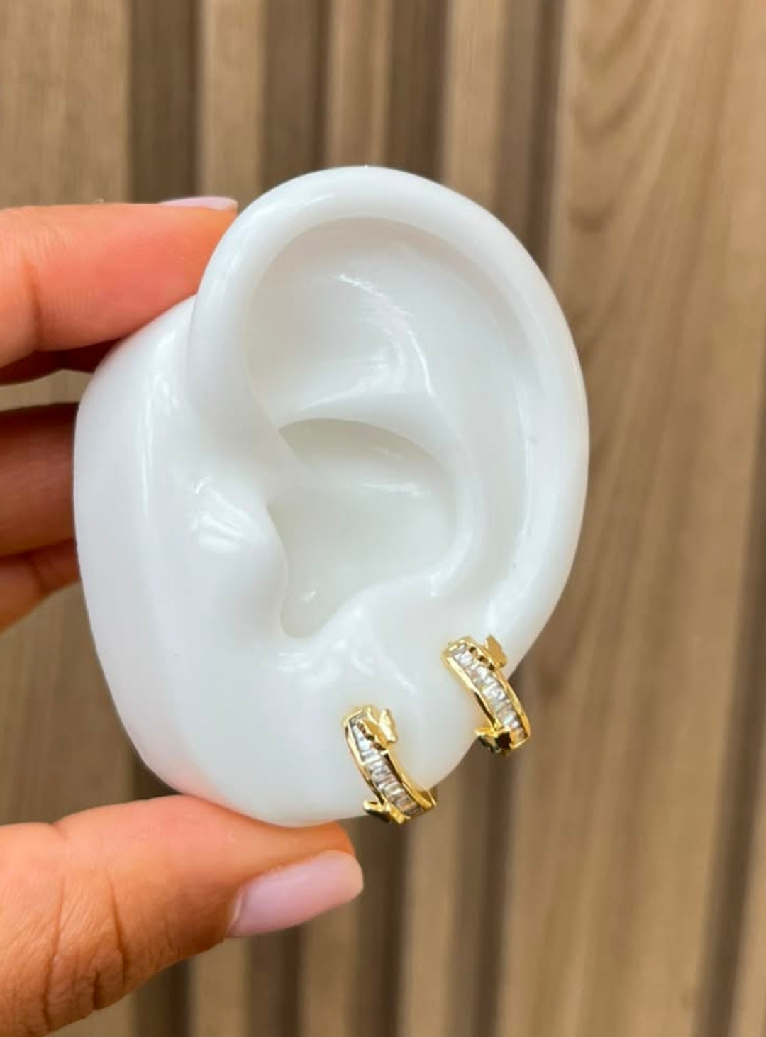 Argollas pequeñas con baño de oro. $290 cada una