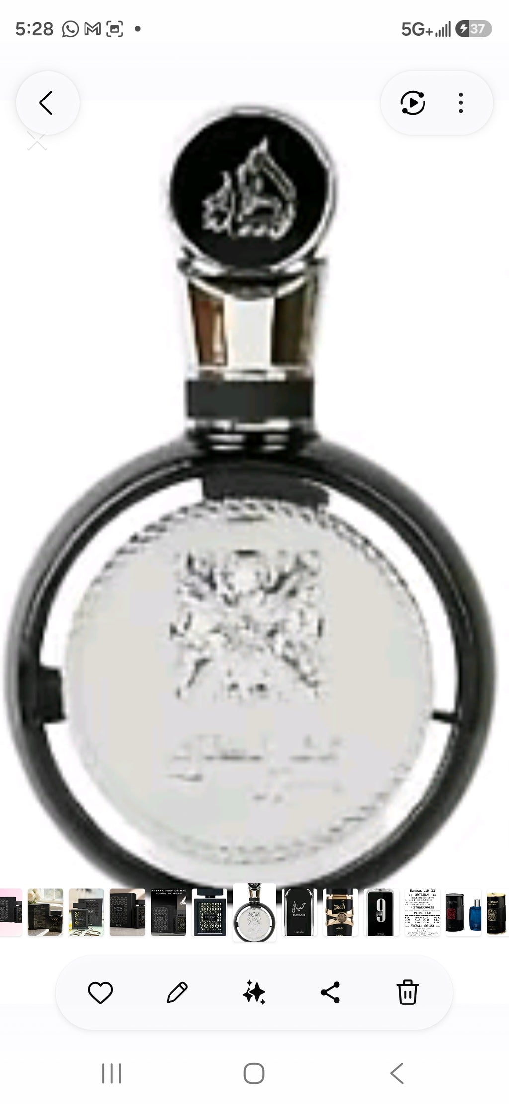 Su aroma es de la familia olfativa Fougère - Oriental, caracterizado por ser muy fresco, limpio, ligeramente dulce y sumamente versátil para el uso diario. 100% Original.