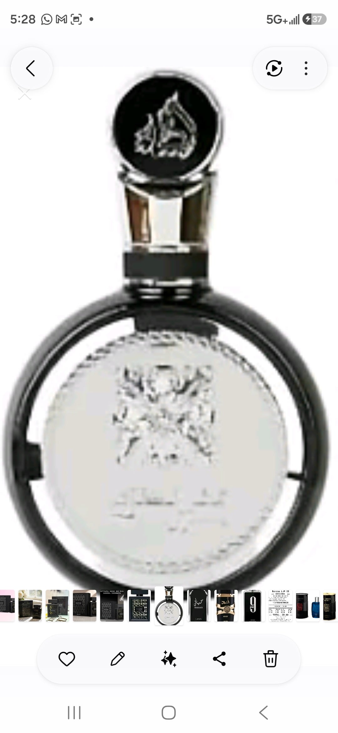 Su aroma es de la familia olfativa Fougère - Oriental, caracterizado por ser muy fresco, limpio, ligeramente dulce y sumamente versátil para el uso diario. 100% Original.