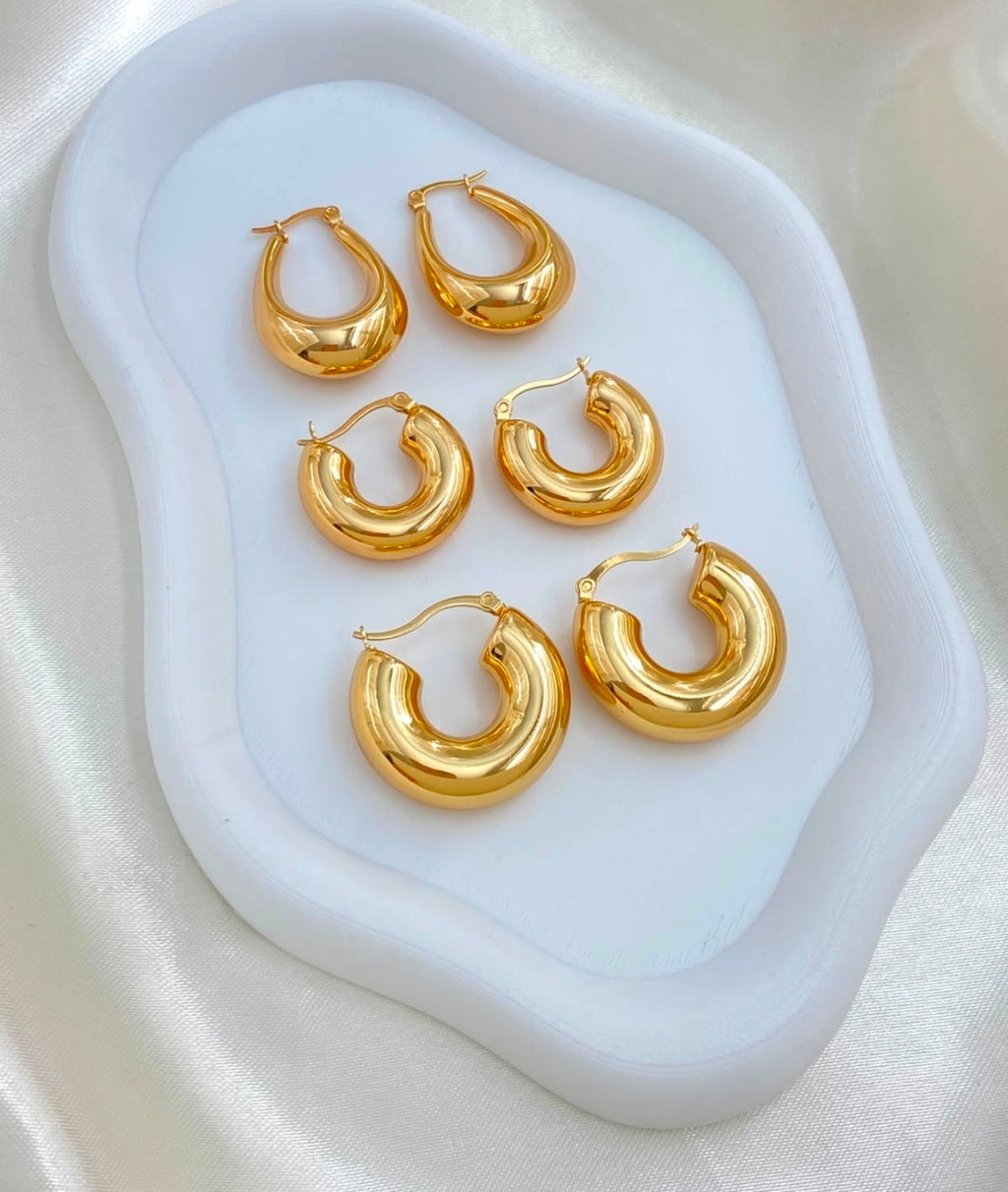Variedades de argollas con baño de oro por $450 pesos cada una, debe escribir cuando eligas su argolla, vas a recibir una por $450 Gracias por su compra.