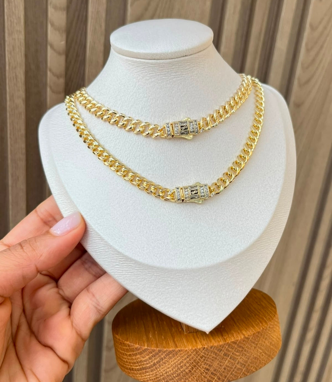 Collares 45cm con baño de oro $1350 cada uno.