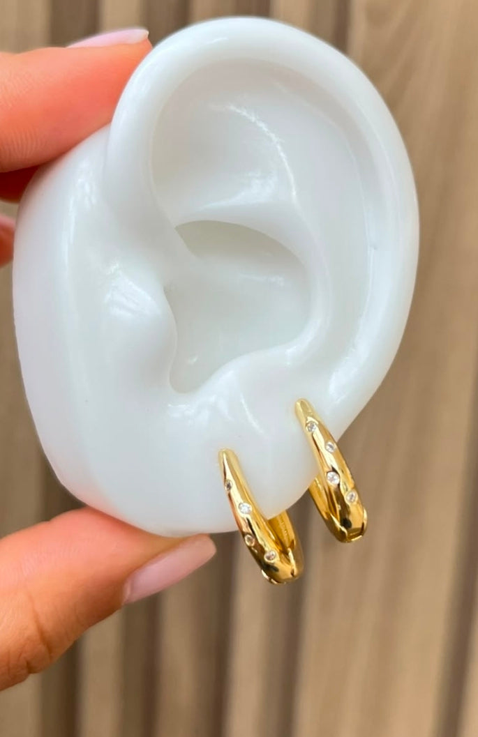 Argollas pequeñas con baño de oro. $290 cada una