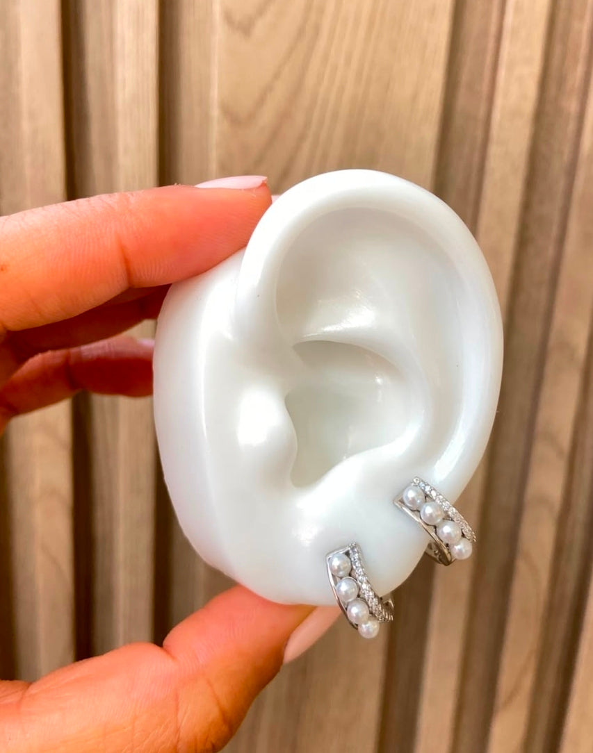 Argollas platiadas variadas muy bonitas $95 pesos cada unas debe escribir para decir cual vas a comprar.
