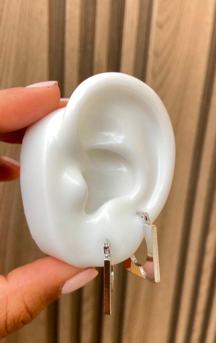 Argollas platiadas variadas muy bonitas $95 pesos cada unas debe escribir para decir cual vas a comprar.