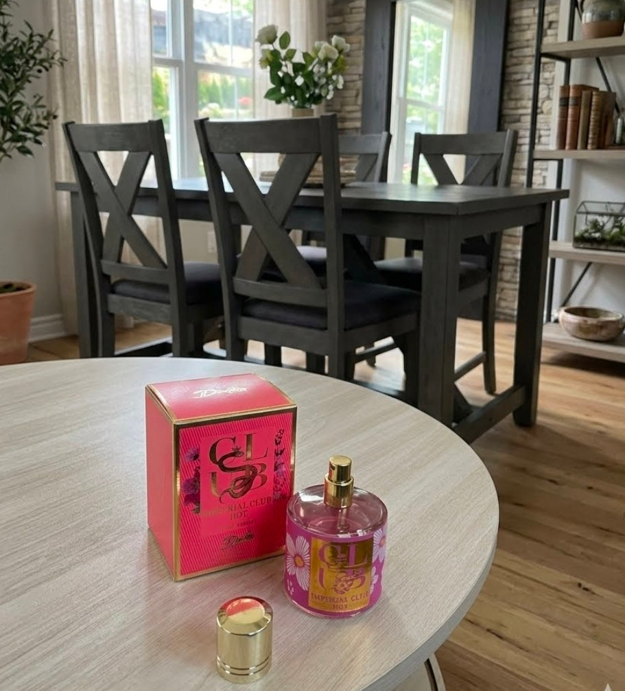 Imperial Club Hot Pour Femme. Es una fragancia económica inspirada en un estilo de aroma llamativo, dulce y sensual. Inspiración