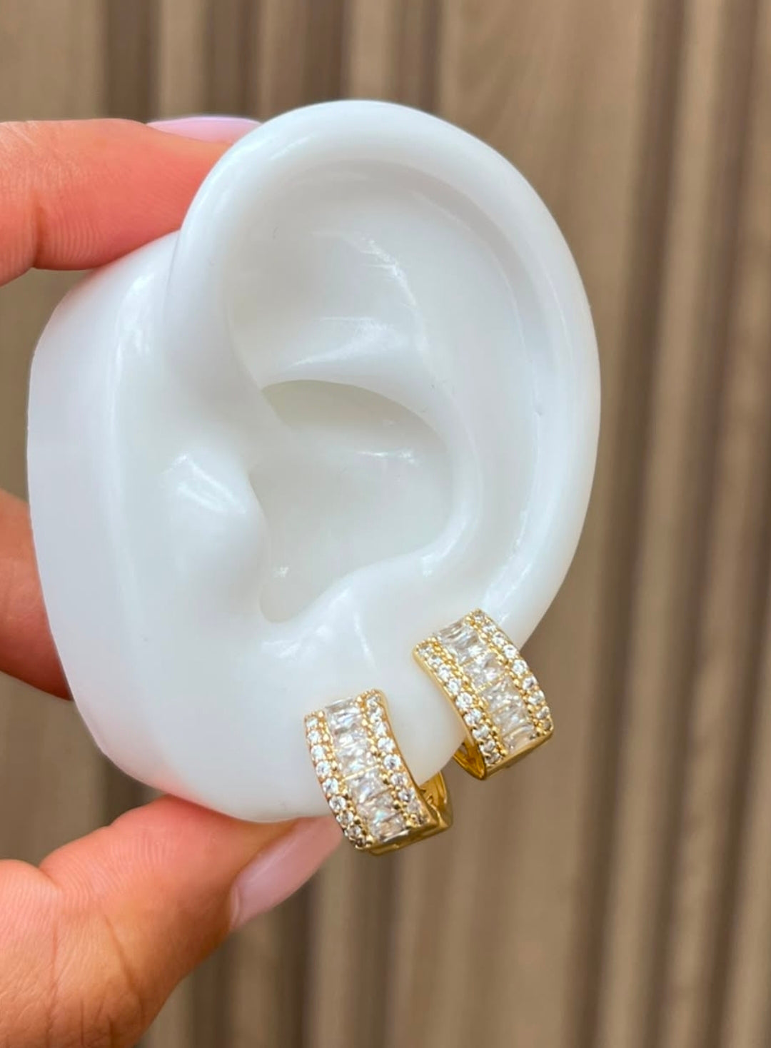 Argollas pequeñas con baño de oro. $290 cada una