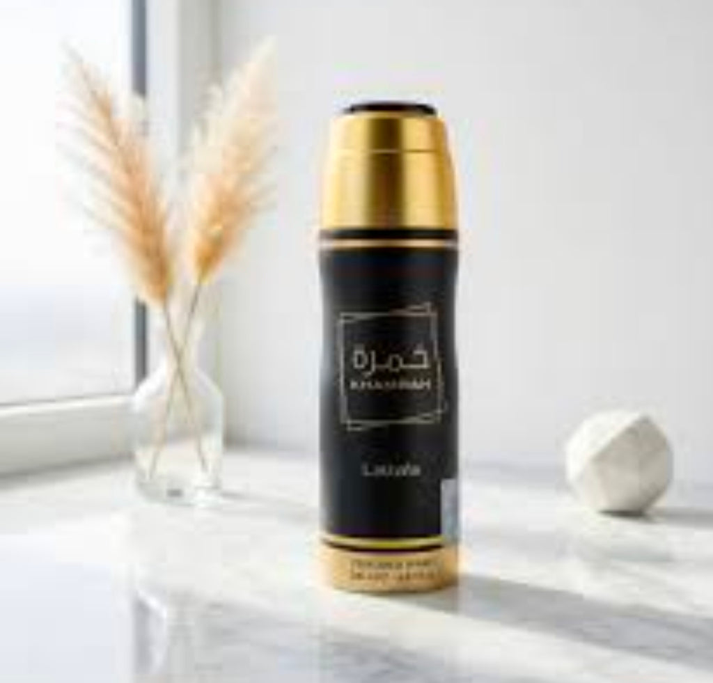 Lattafa Khamrah Perfumed Deodorant Spray para el cuerpo. Toques sumamente dulces y cremosos de praliné y dátiles, mezclados con ligeros matices florales de nardo y lirio de los valles.💖✨️