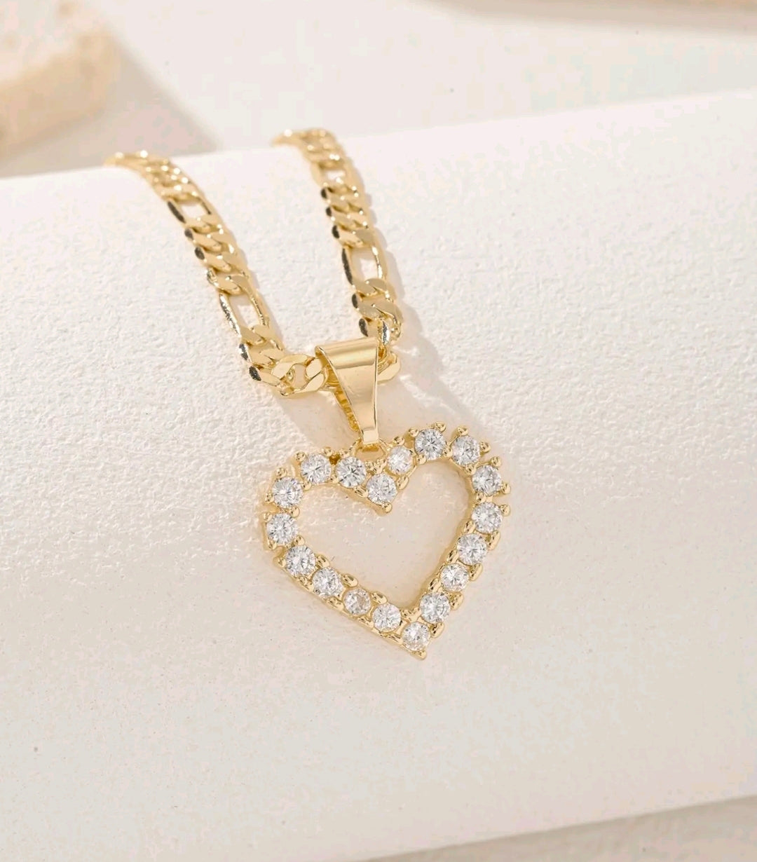 Collar con dije de corazón hueco de circonia bañado en oro de 14k, collar de amor en forma de corazón, joyería brillante de boda, uso diario, regalo de San Valentín y Navidad", cumpleaños y cualquier ocasion.