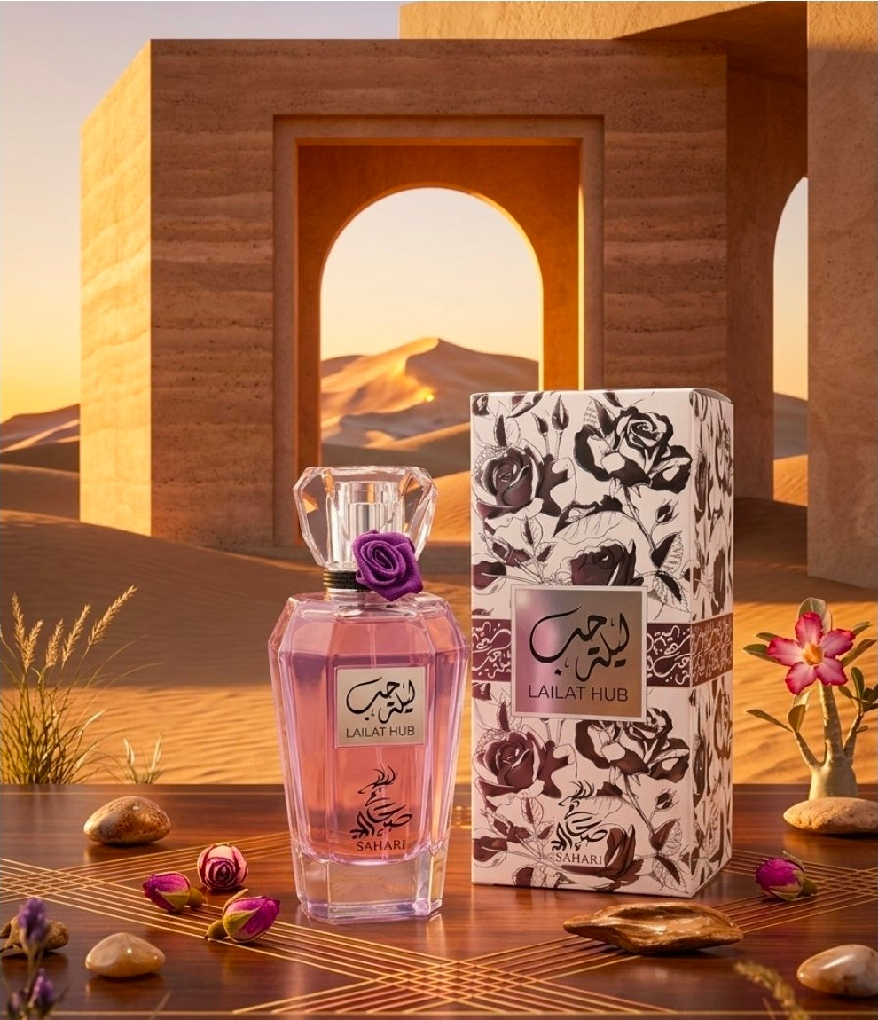 Sahari Lailat Hub es una fragancia de la casa Sahari Perfumes (producida en Dubái, Emiratos Árabes Unidos) que se describe poéticamente como un poema de amor que evoca una noche llena de deseo y pasión. Pertenece a la familia olfativa floral frutal. Mujer