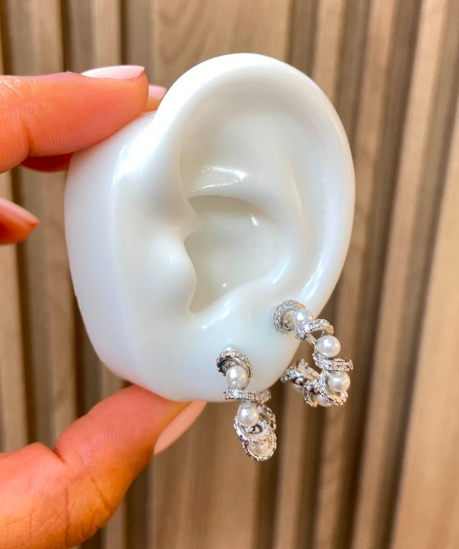 Argollas platiadas variadas muy bonitas $95 pesos cada unas debe escribir para decir cual vas a comprar.