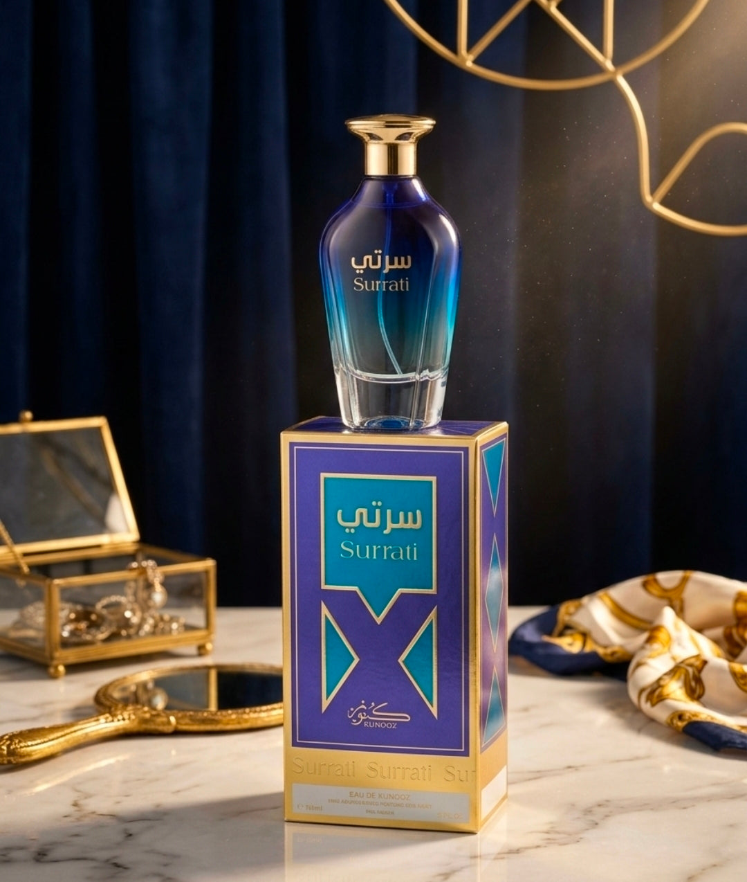 Kunooz Surrati Unisex Eau de Parfum es conocido por ser una fragancia inspirada en el perfil aromático de Erba Gold de Xerjoff. Su composición se caracteriza por una mezcla intensamente cítrica, frutal y especiada