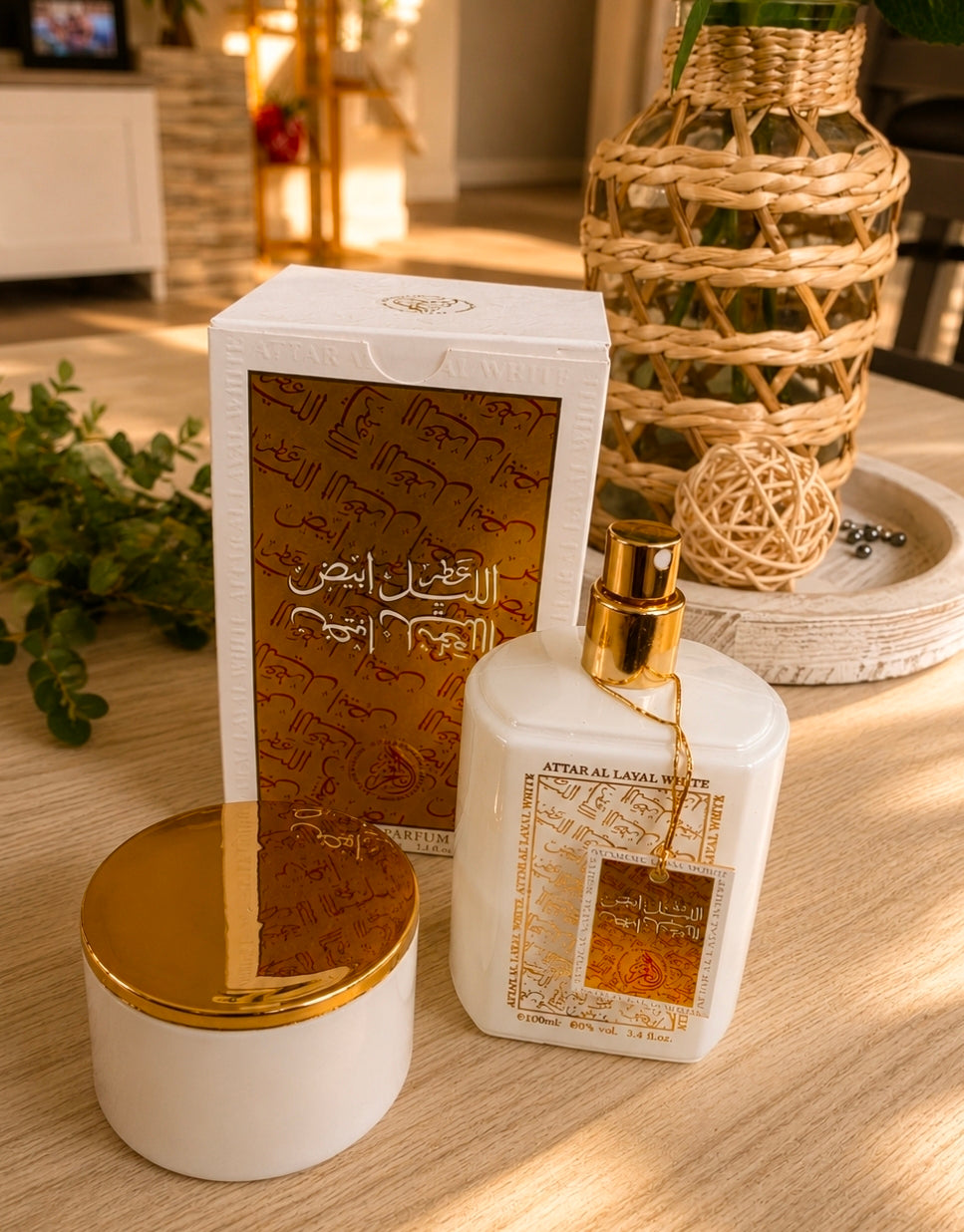 Attar Al Layal White de la casa Al-Fakhr destaca por ser una fragancia cremosa, reconfortante y con un balance marcadamente oriental. Inspiración